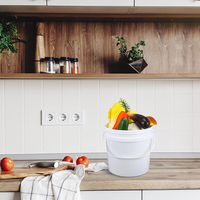 Gerrii 10 Pack White Plastic Bucket with Handle and Lid Food Storage Bucket Containers All Purpose Pail for Multipurpose Paint Water Art Crafts Projects Garage Organization (White, Black, 1.3 Gallon)