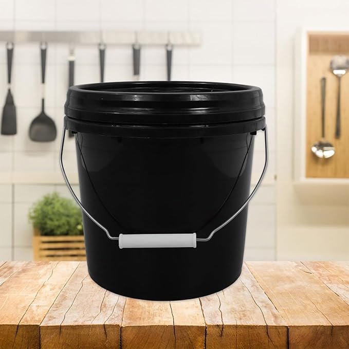 TEHAUX Heavy Duty Plastic Bucket with Lid 5l, Portable Sealed Household Water Container, Thickened Black Pail for Cleaning and Storage