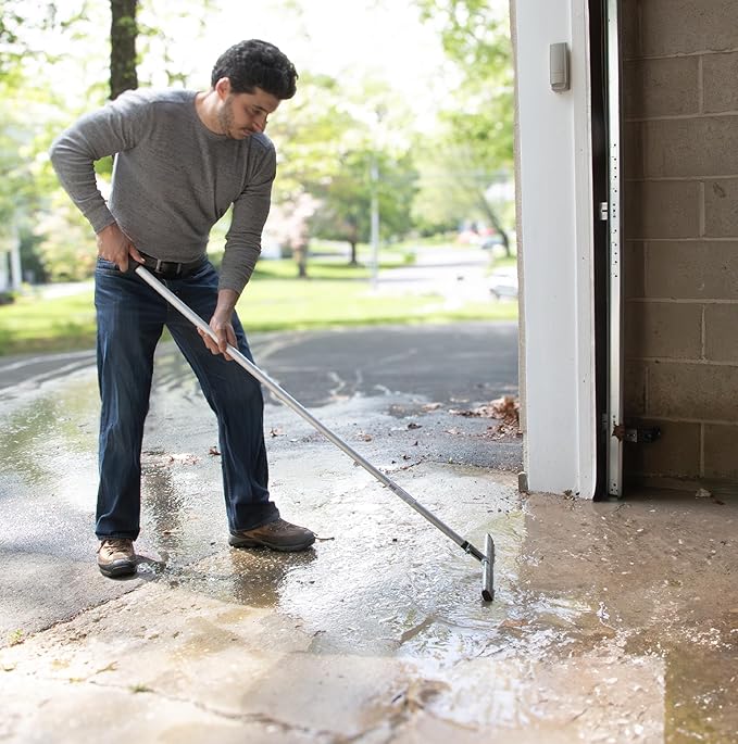 Unger Professional AquaFlex Uneven Surface Floor Squeegee, 18"